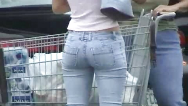 Giovane donna mature amatoriali porche in cucina