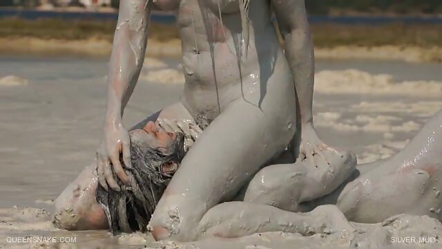 Una video casalinghi italiani amatoriali giovane ripresa dopo il getto d'inchiostro sul letto